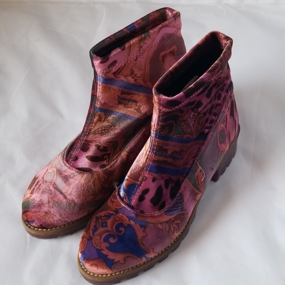 MOVING - MAKE AN OFFER Miista boots
